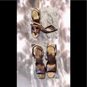 New Chandlers paisley gold sling back heels 7